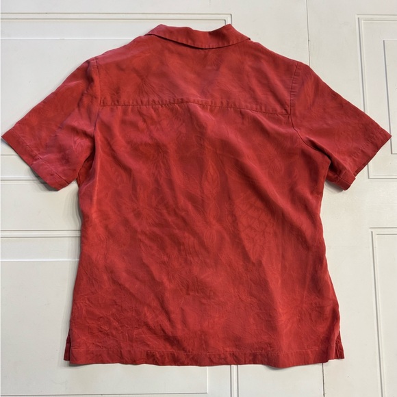 Tommy Bahama Women's Sz Small 100% Silk Red Floral Button Up Blouse Short Top - Picture 6 of 6